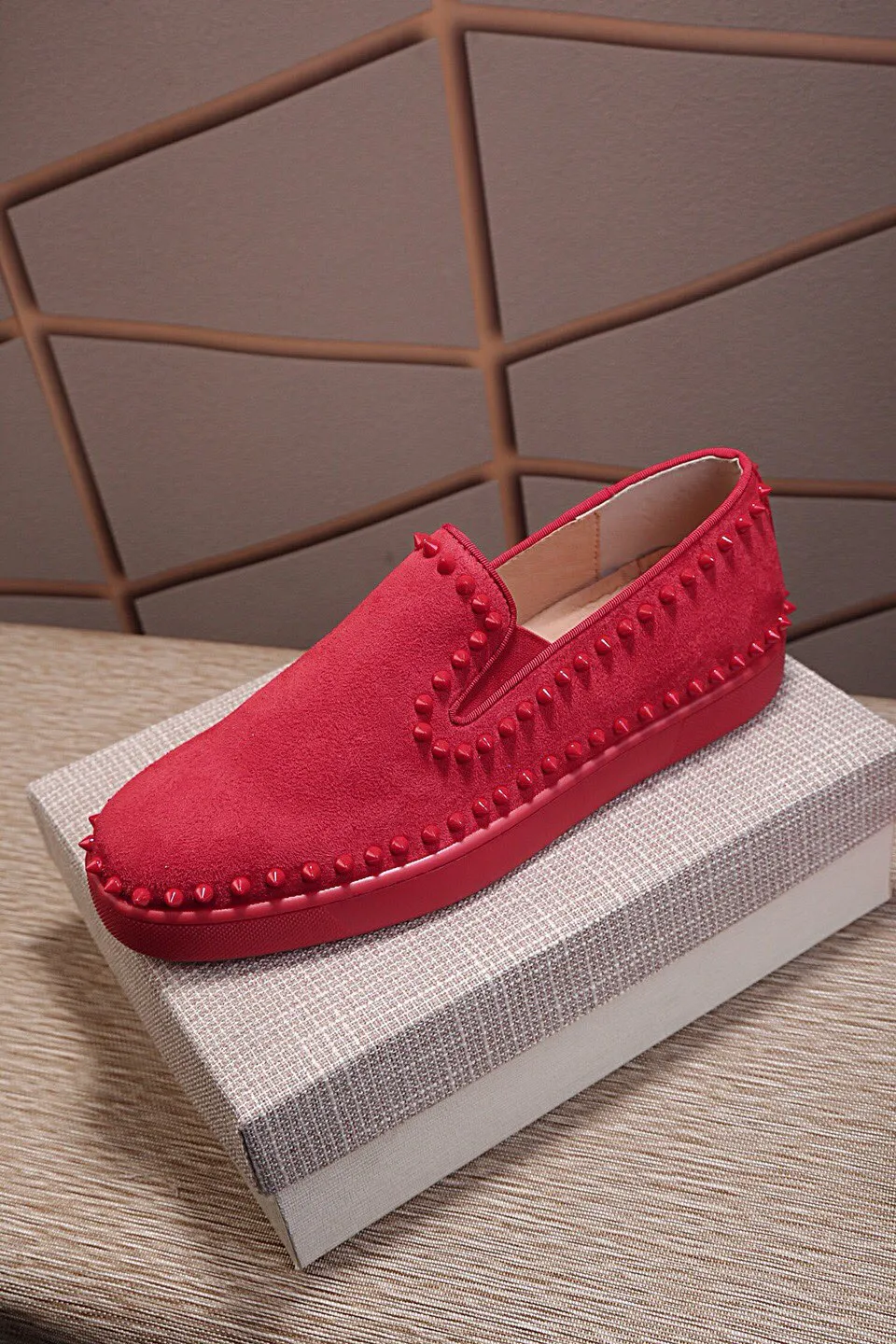 Ex-factory price 440. christian louboutin (CL red sole shoes) counter nail series, casual sneakers for couples 📢 📢 📢 Exclusive hot style release 🎈🎈💪 Movable latex feet 👻 Finished large sole car line [satisfied] 😝Female 35-40# Male 38#-46, global supply😝 [Top version]: original imported cowhide frosted upper, top original leather lining, original molded TPU outsole, original 1:1 detail processing, original shoe last, large quantity available from stock,